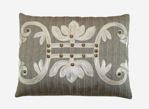 Almofada Bordada para Decoraçao de Sofás em Salas de Estar